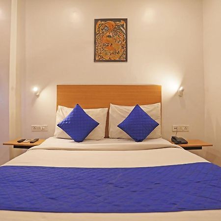 Hotel Yellow Chilli Britannia Chowk- Couple Friendly Local Id Accepted Nové Dillí Exteriér fotografie