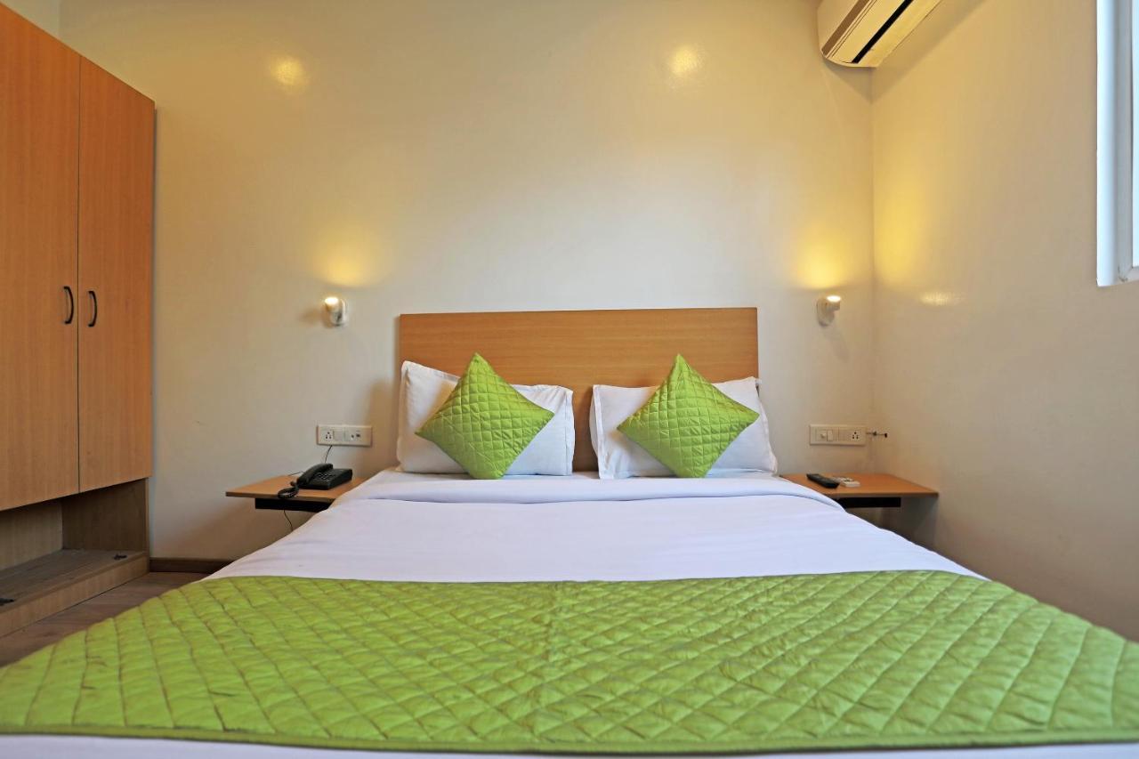 Hotel Yellow Chilli Britannia Chowk- Couple Friendly Local Id Accepted Nové Dillí Exteriér fotografie