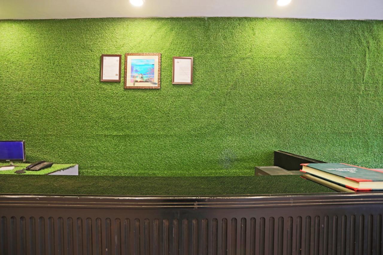 Hotel Yellow Chilli Britannia Chowk- Couple Friendly Local Id Accepted Nové Dillí Exteriér fotografie
