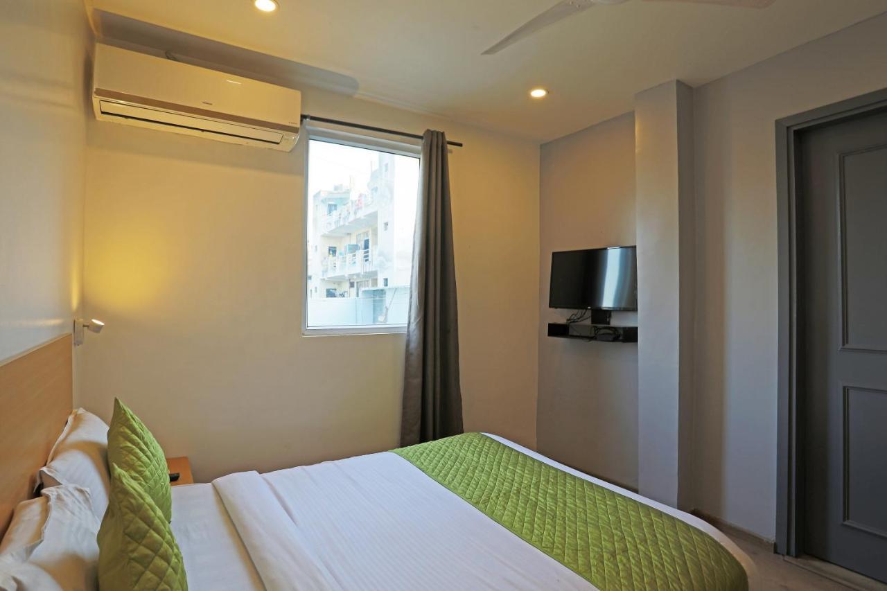 Hotel Yellow Chilli Britannia Chowk- Couple Friendly Local Id Accepted Nové Dillí Exteriér fotografie