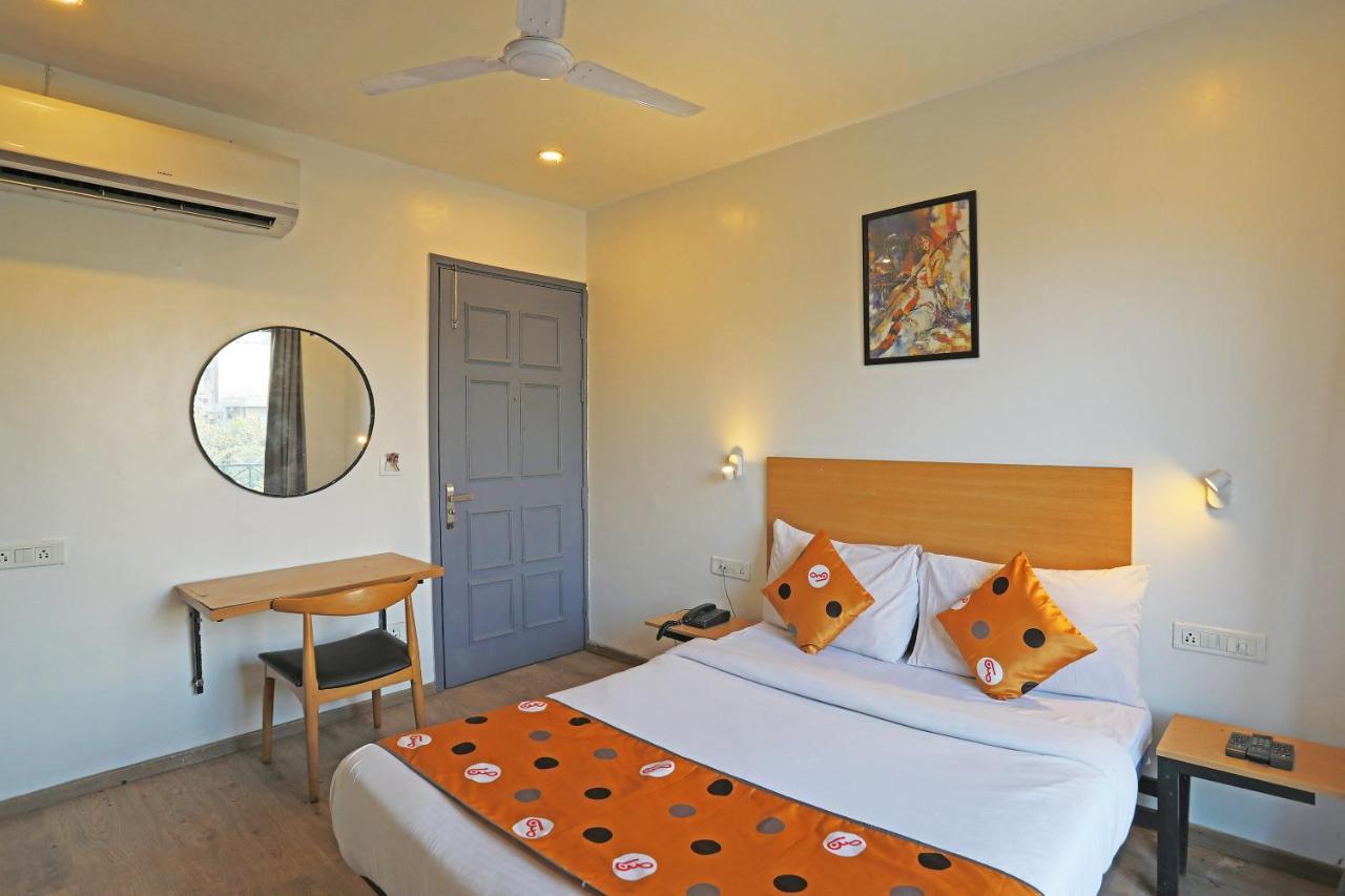 Hotel Yellow Chilli Britannia Chowk- Couple Friendly Local Id Accepted Nové Dillí Exteriér fotografie