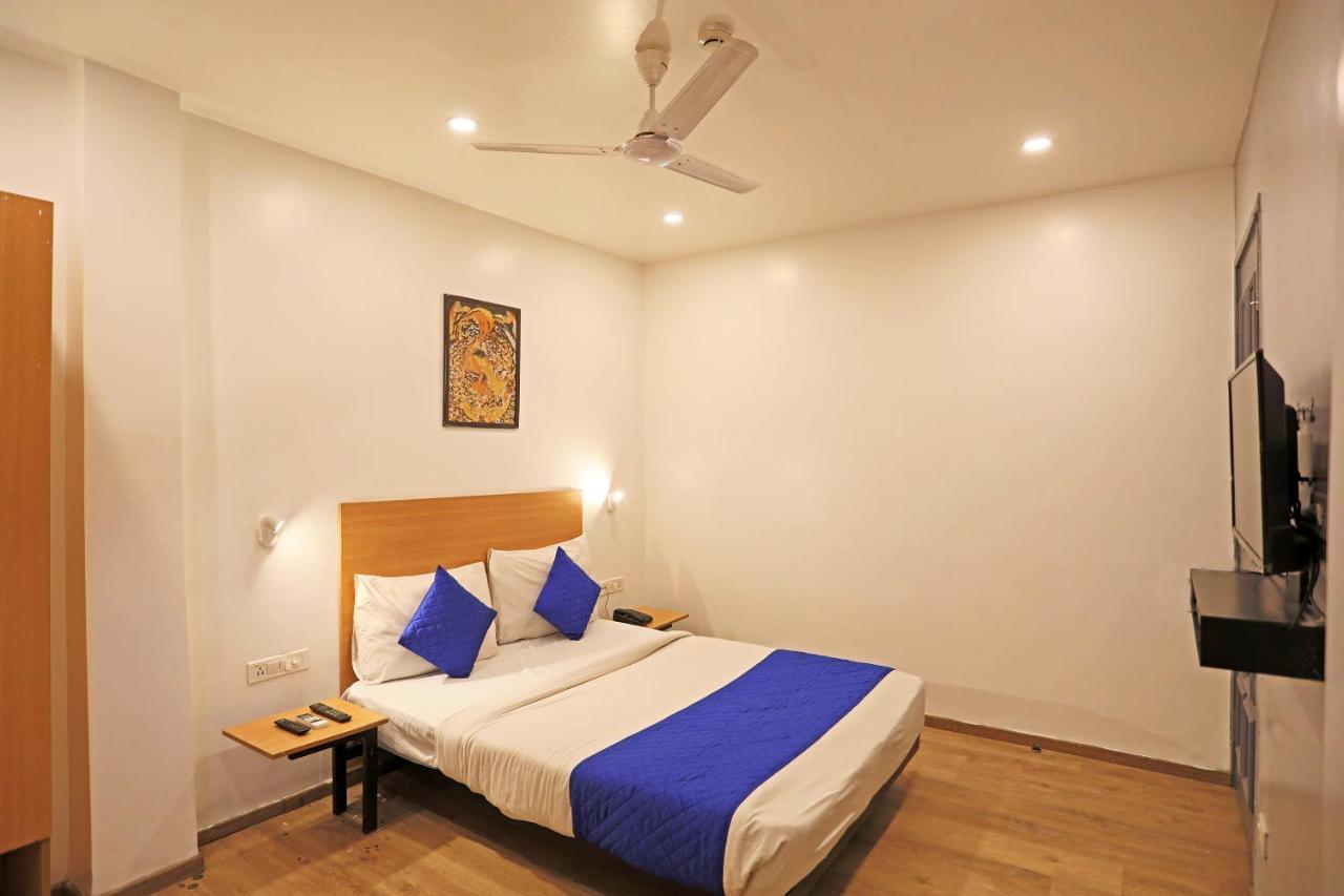 Hotel Yellow Chilli Britannia Chowk- Couple Friendly Local Id Accepted Nové Dillí Exteriér fotografie