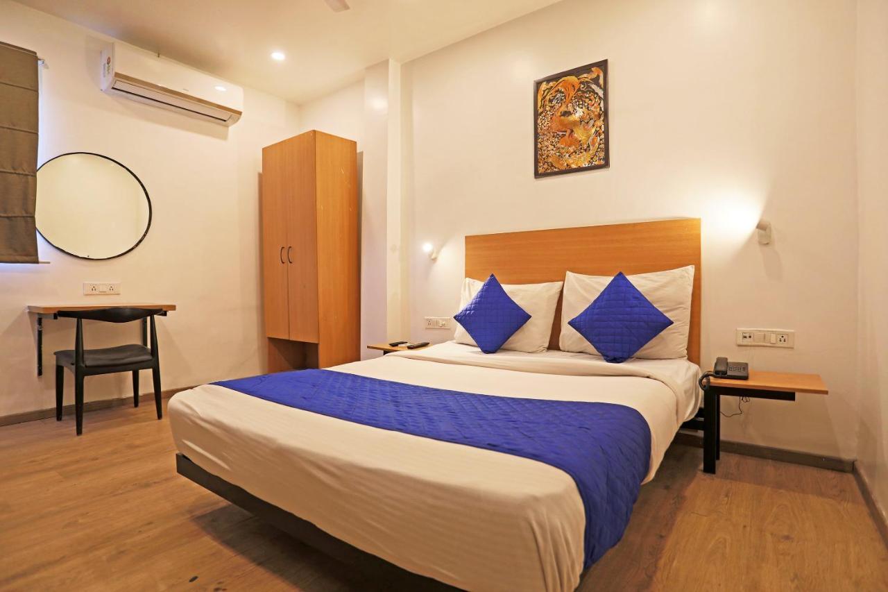 Hotel Yellow Chilli Britannia Chowk- Couple Friendly Local Id Accepted Nové Dillí Exteriér fotografie